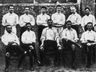 E fu Genova che nel 1893 nacque la pi� antica societ� italiana ancora in vita: il Genoa Cricket and Football Club. Il Genoa fu la prima squadra a vincere il campionato italiano, nella sua edizione inaugurale del 1898